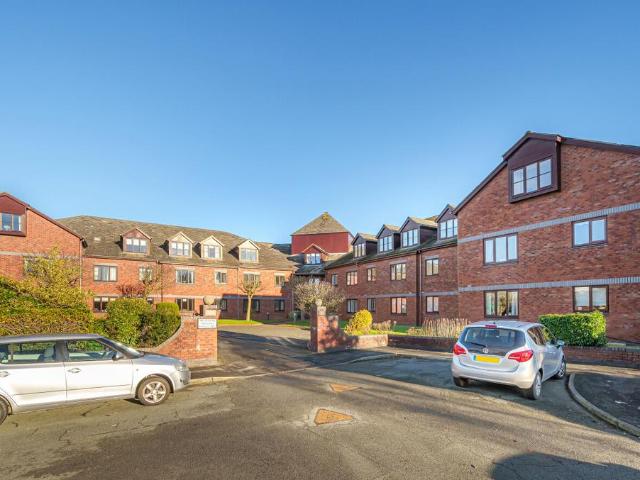 Flat for sale in Great Boughton, Boughton