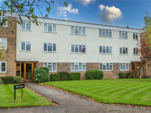 Flat for sale in Alton Barnes, Essex
