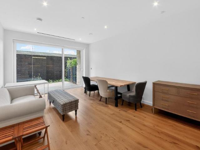 Flat for sale in St. John's Wood, Greater London