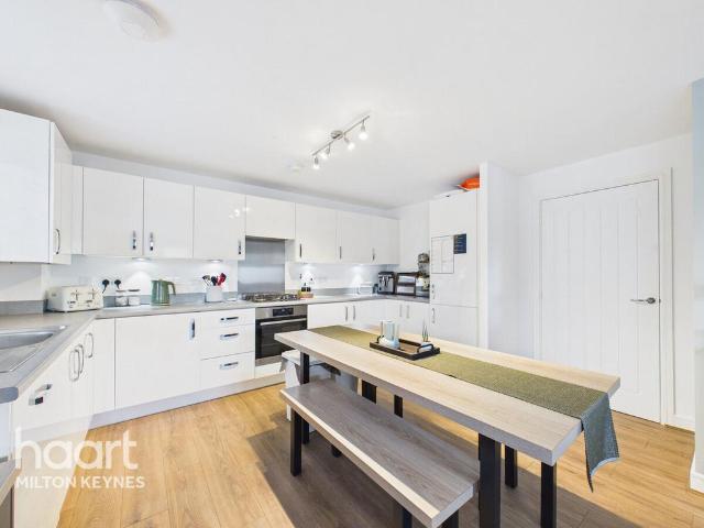 Flat for sale in Kingsmead, Shenley Brook End