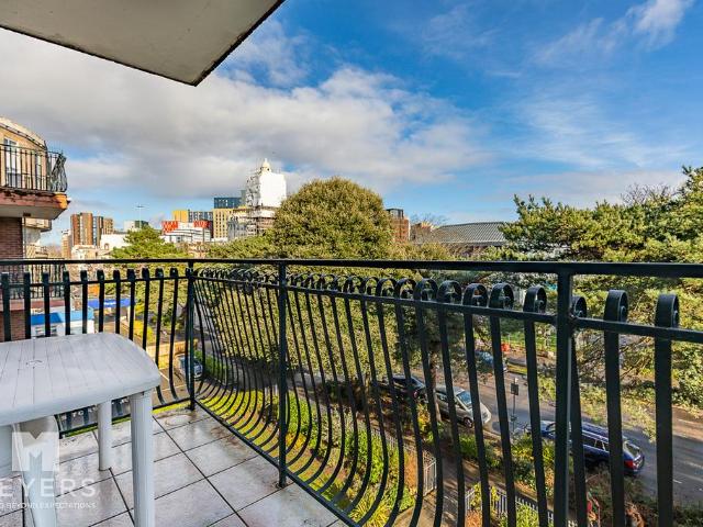 Flat for sale in Lansdowne, Springbourne