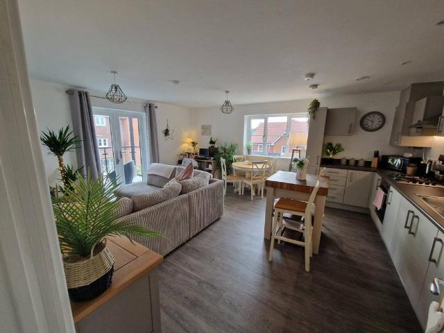 Flat for sale in Catteshall, Fole