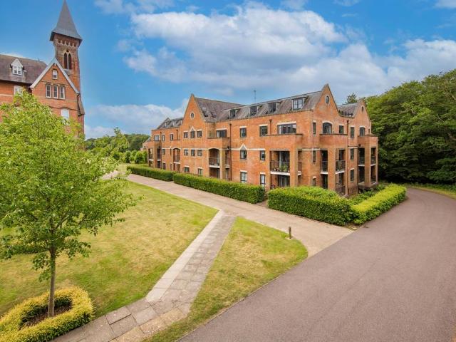 Flat for sale in Mayfield, Cross In Hand