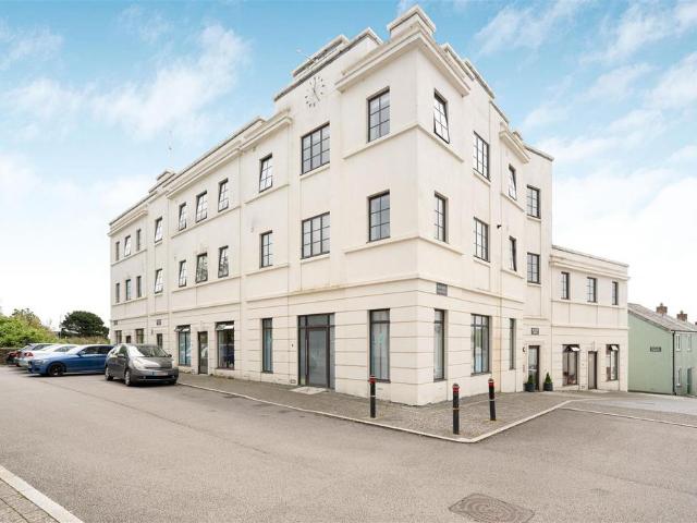 Flat for sale in Newquay, Cornwall