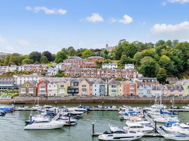 Flat for sale in Strode, Devon