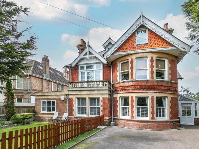 Flat for sale in Poole