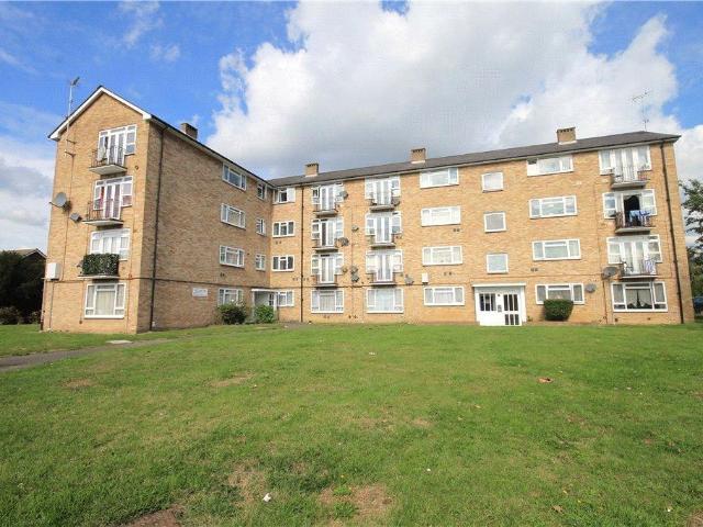 Flat for sale in Stanwell, Spelthorne