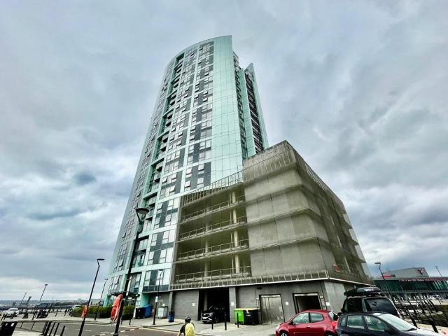 Flat for sale in Calderstones
