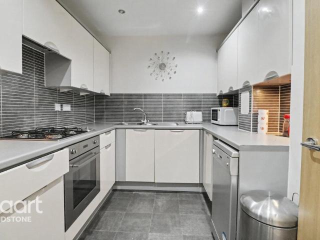 Flat for sale in Midway, Kent