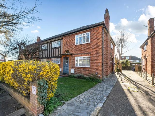 Flat for sale in London Borough of Ealing, Isle Of Man