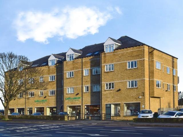 Flat for sale in Baildon, West Yorkshire