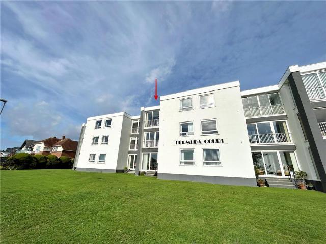 Flat for sale in Highcliffe
