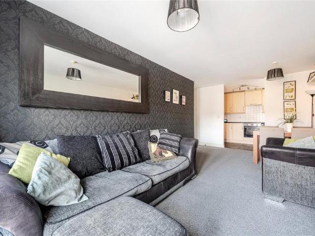 Flat for sale in Slough