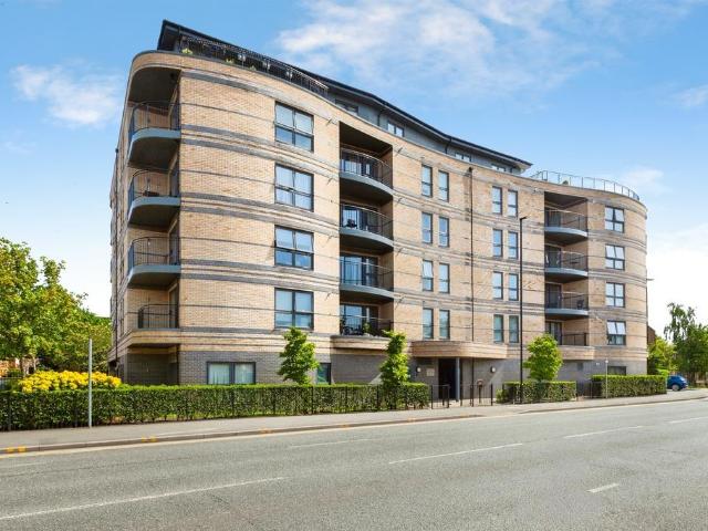 Flat for sale in Slough