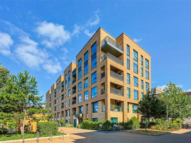 Flat for sale in Colindale, Greater London