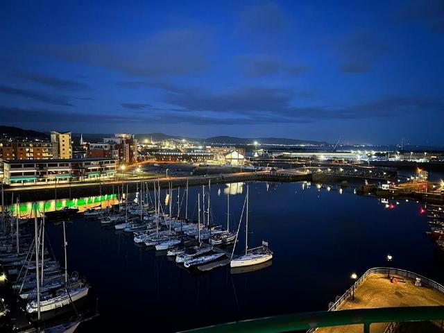 Flat for sale in SA1 Swansea Waterfront, Nangreaves