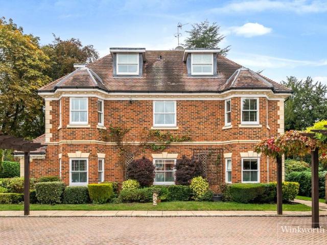 Flat for sale in Sunningdale