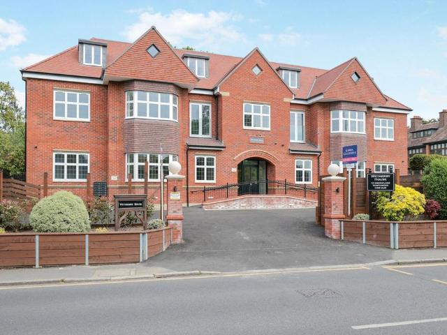 Flat for sale in Northwood, Greater London
