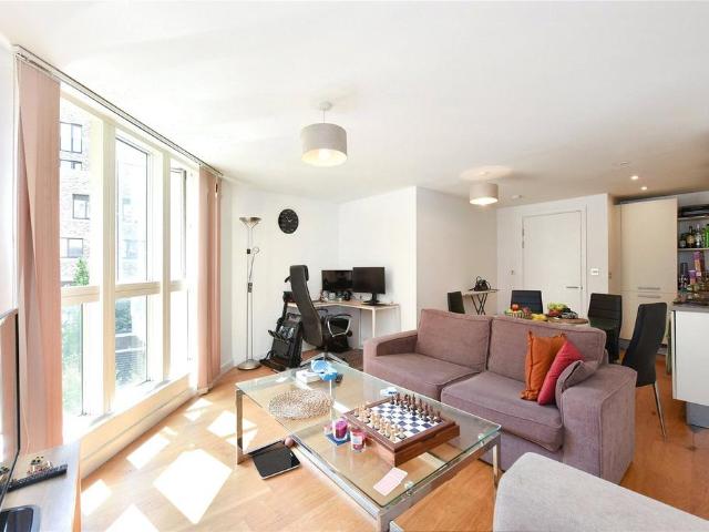 Flat for sale in Rotherhithe, Greater London