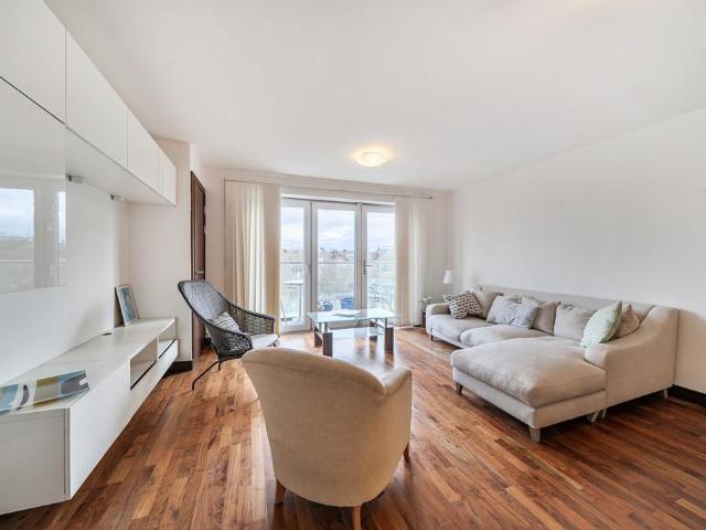 Flat for sale in Denham