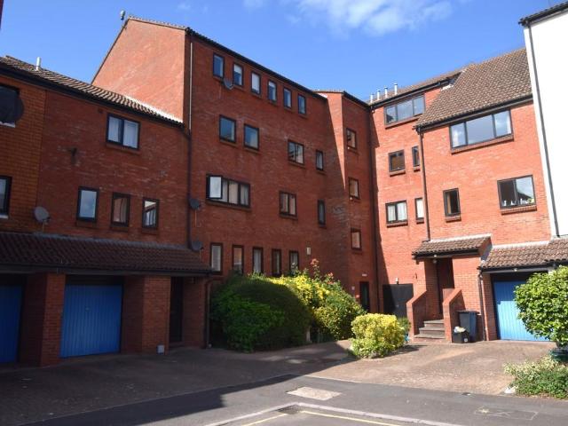 Flat for sale in Bridgwater, Somerset