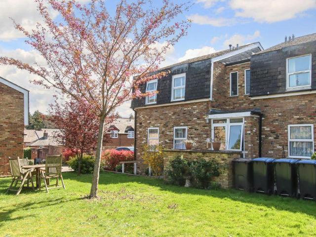 Flat for sale in Pouchen End, Hertfordshire