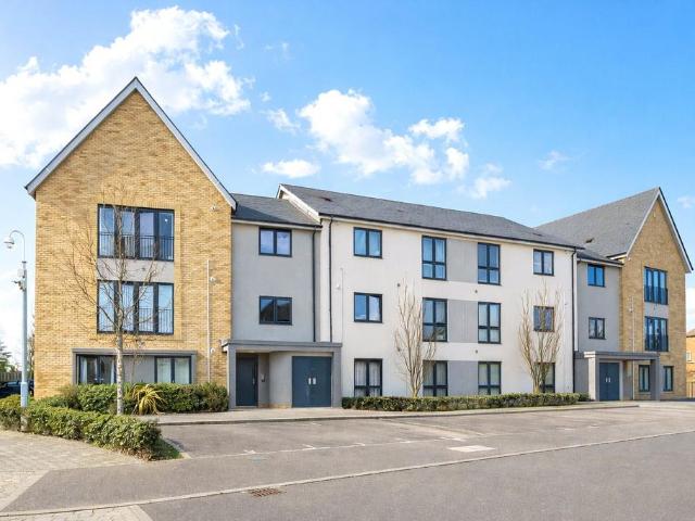 Flat for sale in Whitley Wood, Reading