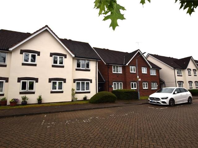 Flat for sale in Chadwell Heath, Little Heath