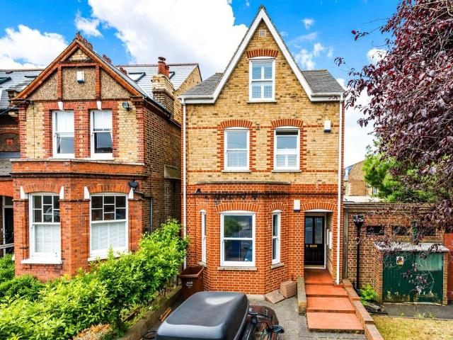 Flat for sale in Dulwich, Greater London