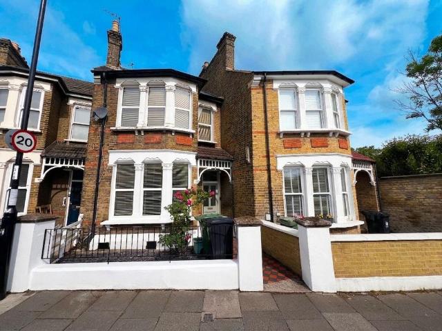 Flat for sale in London Borough of Lewisham, Brockley