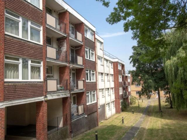 Flat for sale in Dollis Hill, Greater London