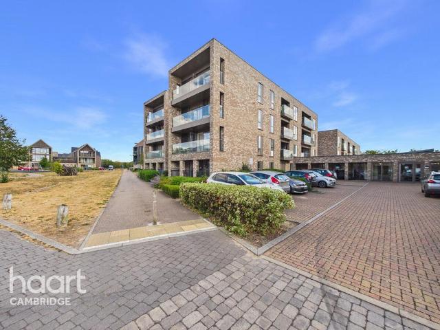 Flat for sale in Arbury, Cambridgeshire