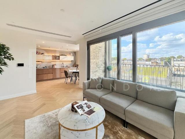 Flat for sale in Fulham, Greater London