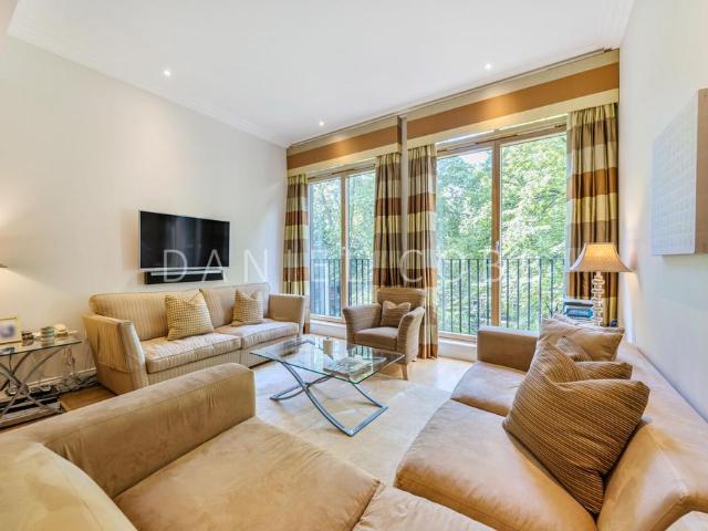 Flat for sale in Westminster, Greater London