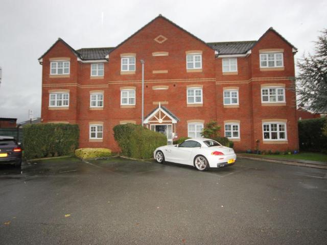 Flat for sale in Guide Bridge, Greenheys