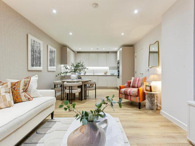 Flat for sale in North Wembley, Greater London