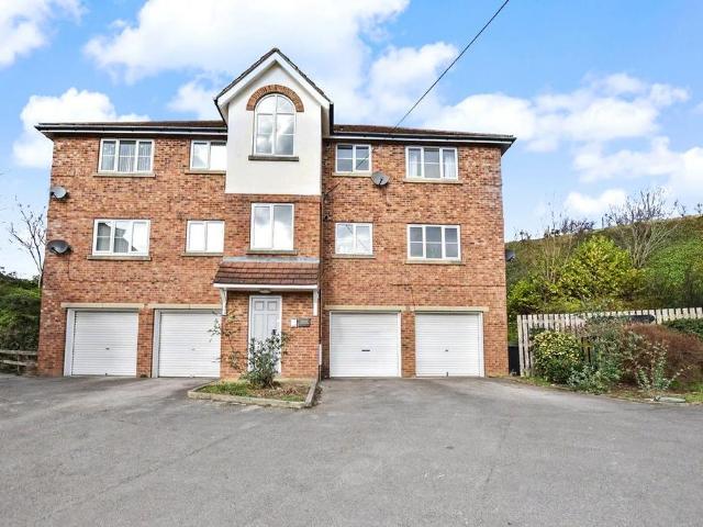 Flat for sale in Pudsey, West Yorkshire