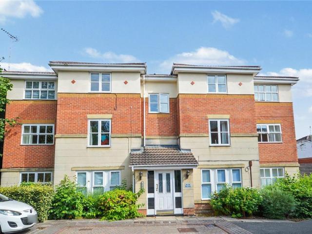 Flat for sale in West Yorkshire