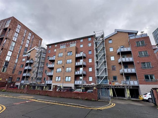 Flat for sale in Strangeways, Manchester