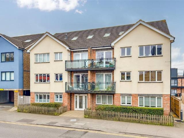 Flat for sale in St Albans, Five Acres