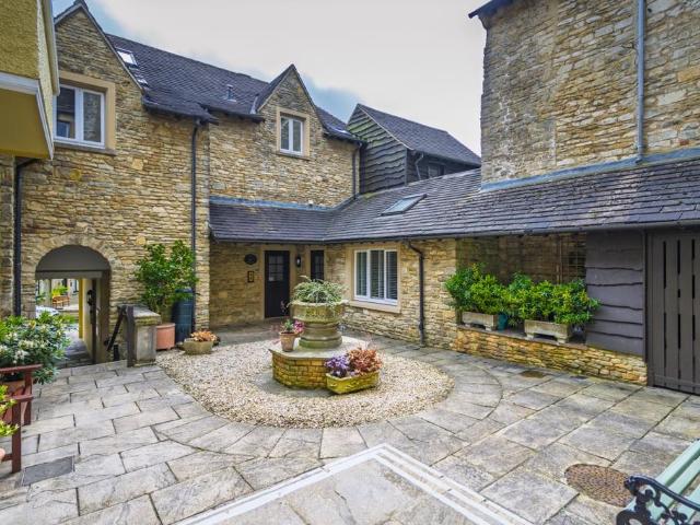 Flat for sale in Tetbury, Fossebridge