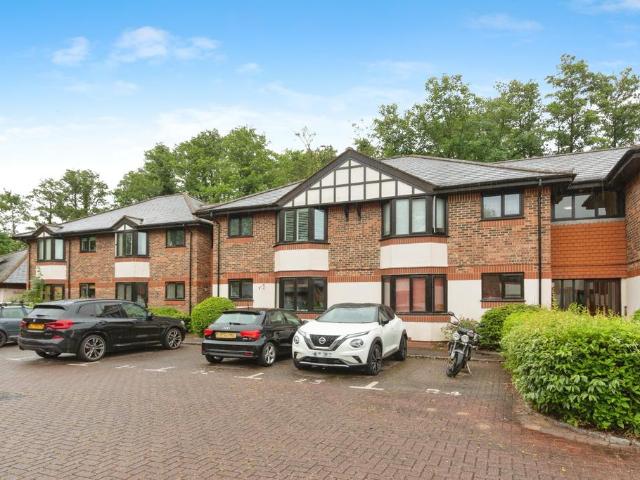 Flat for sale in Fleet, Hart