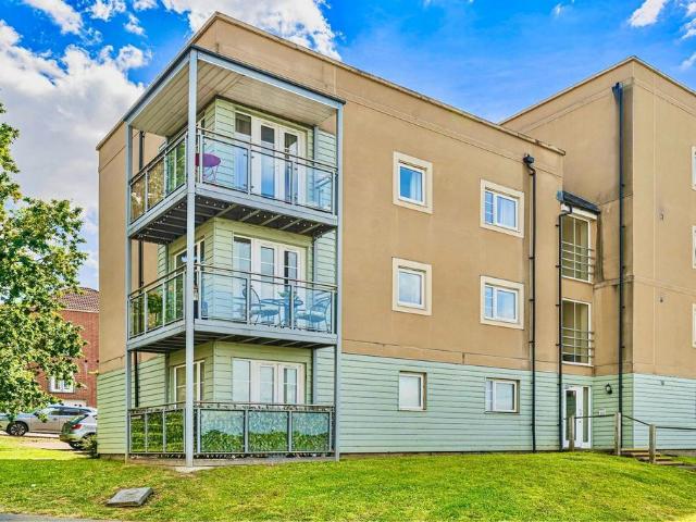 Flat for sale in Oakley, Golden Valley