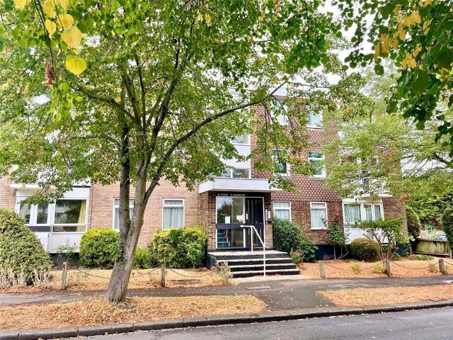 Flat for sale in Alton Barnes, Essex