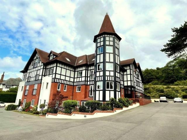 Flat for sale in Craigside, Wales