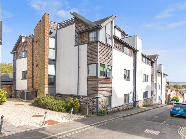 Flat for sale in Lewes, Iford