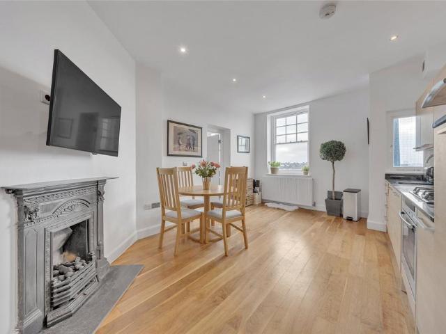 Flat for sale in West Hampstead, Greater London