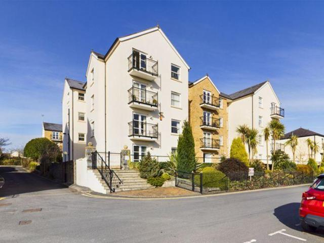 Flat for sale in Carmarthen, Wales