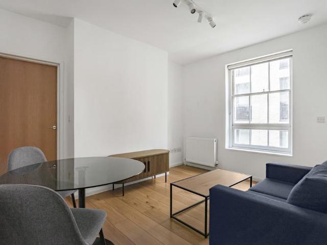 Flat for sale in Shoreditch, Greater London