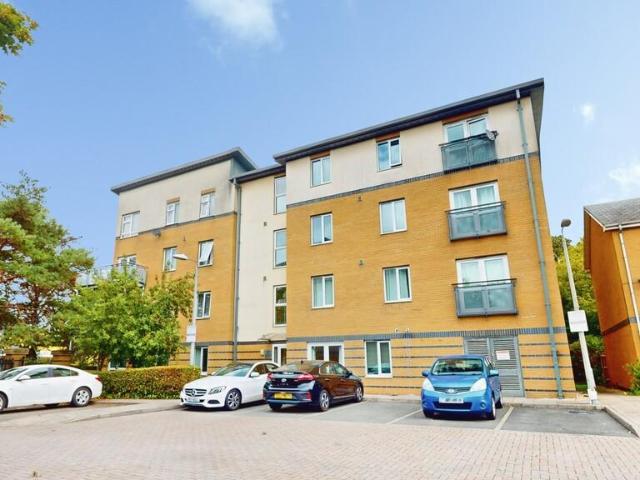 Flat for sale in Kingsditch, Cheltenham